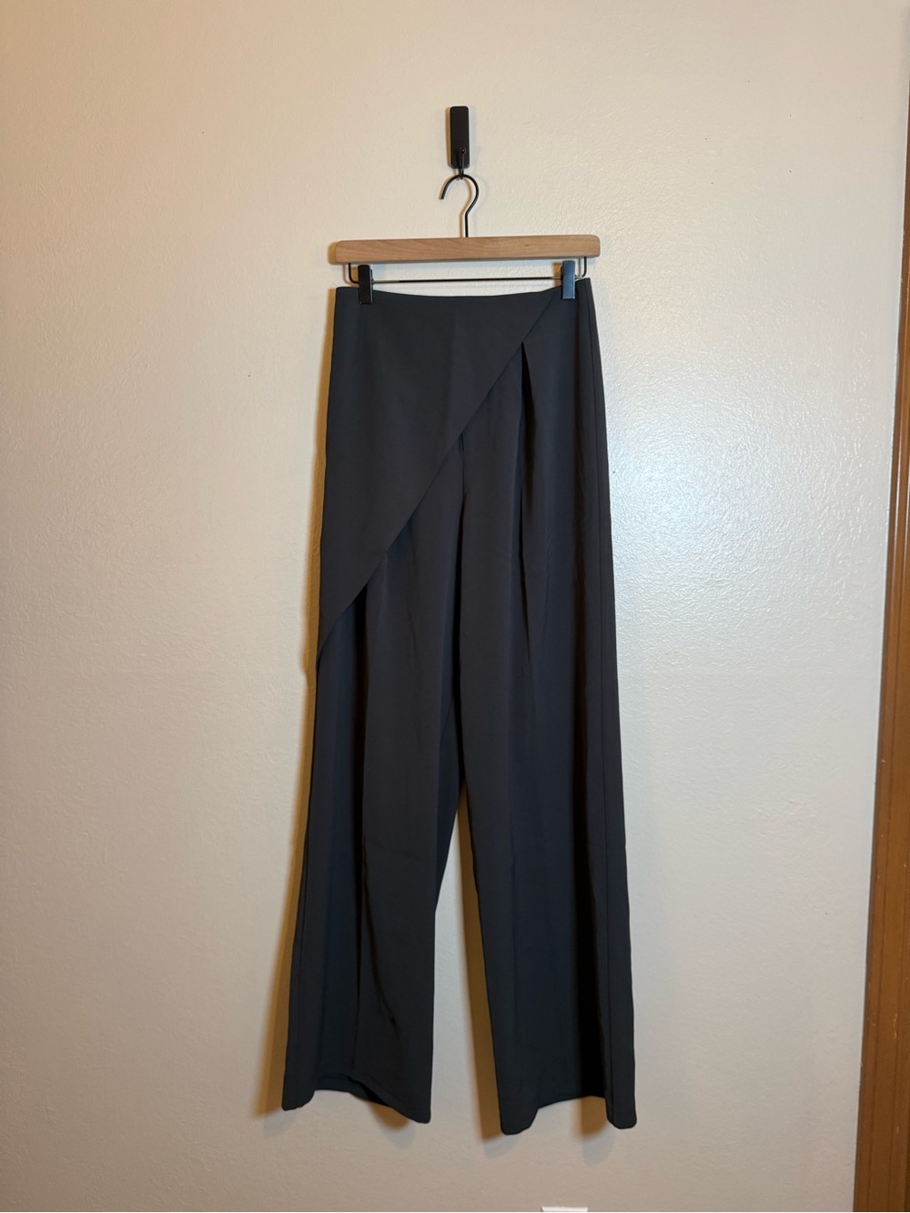 Bayse Rue Pants in Liberty - Picture 2 of 7